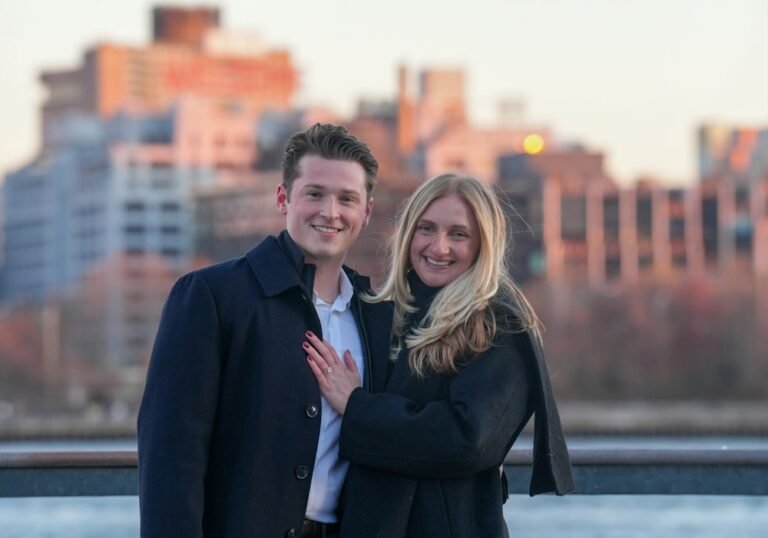 Casal em viagem internacional com nova fase de vida